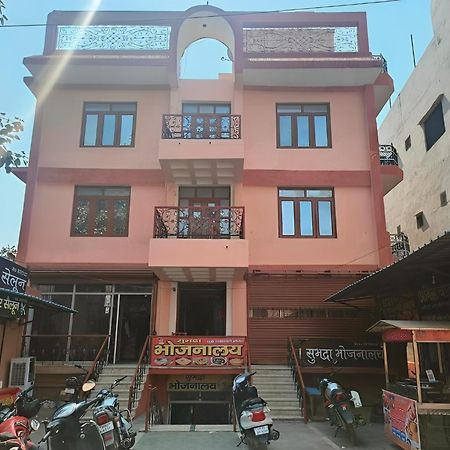 מטורה Subhadra Guest House מראה חיצוני תמונה
