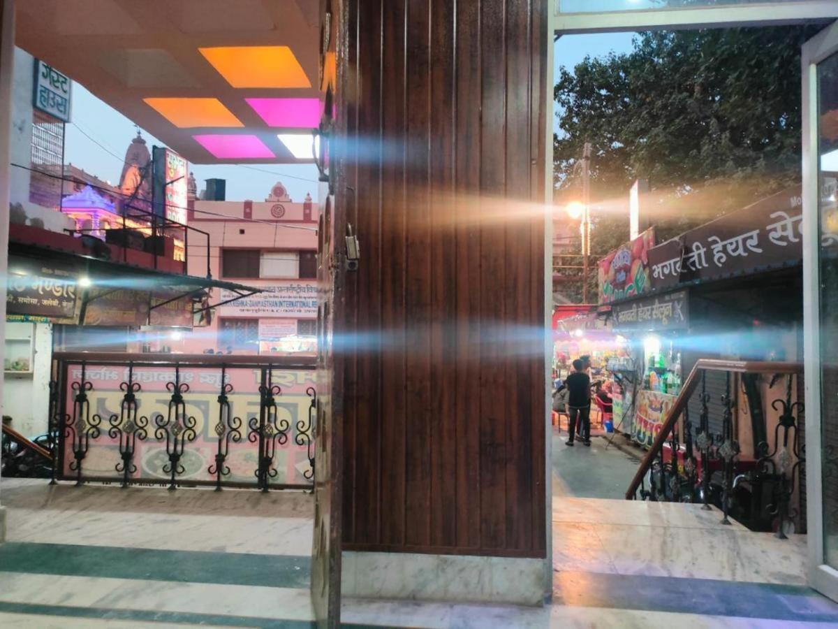 מטורה Subhadra Guest House מראה חיצוני תמונה