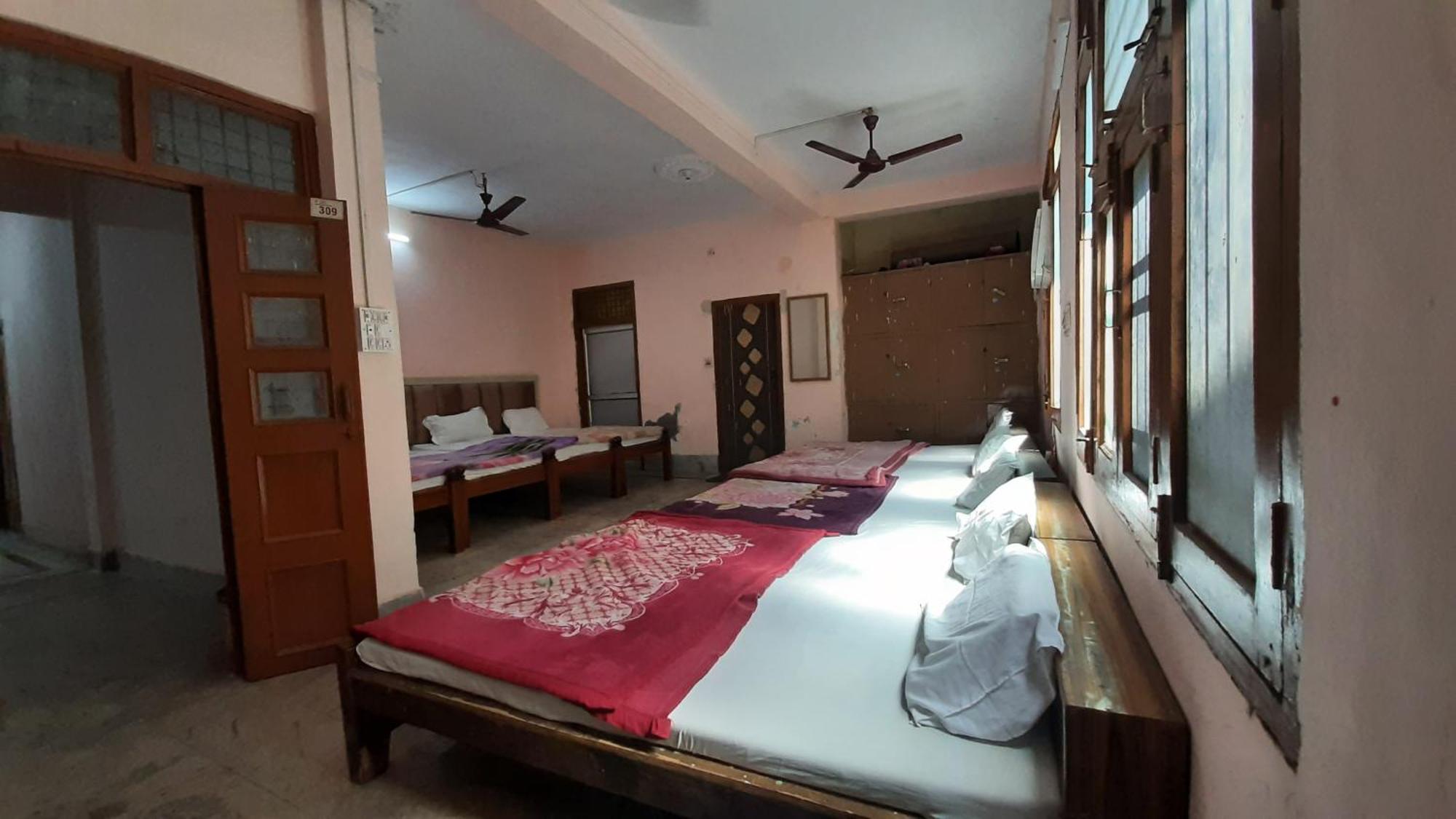 מטורה Subhadra Guest House חדר תמונה
