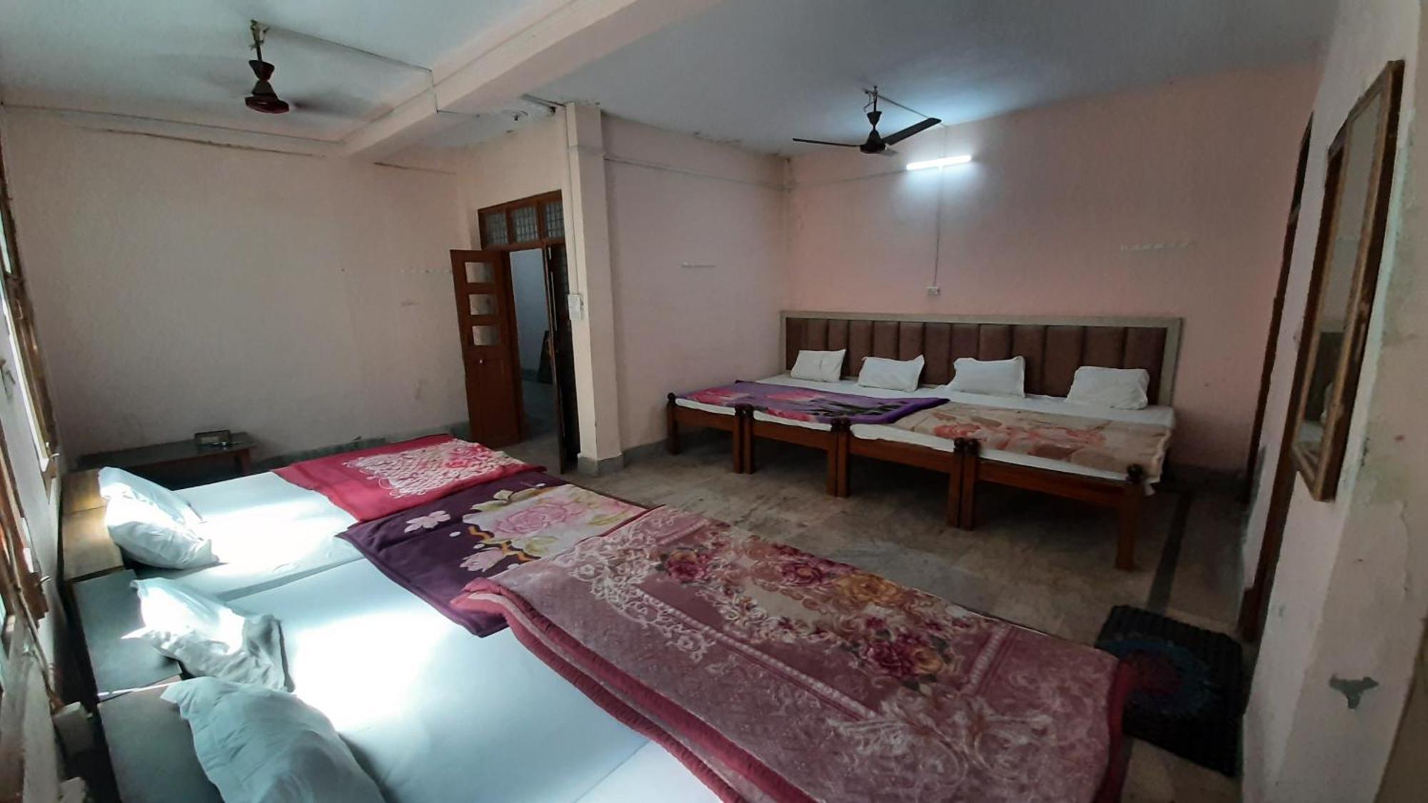 מטורה Subhadra Guest House חדר תמונה