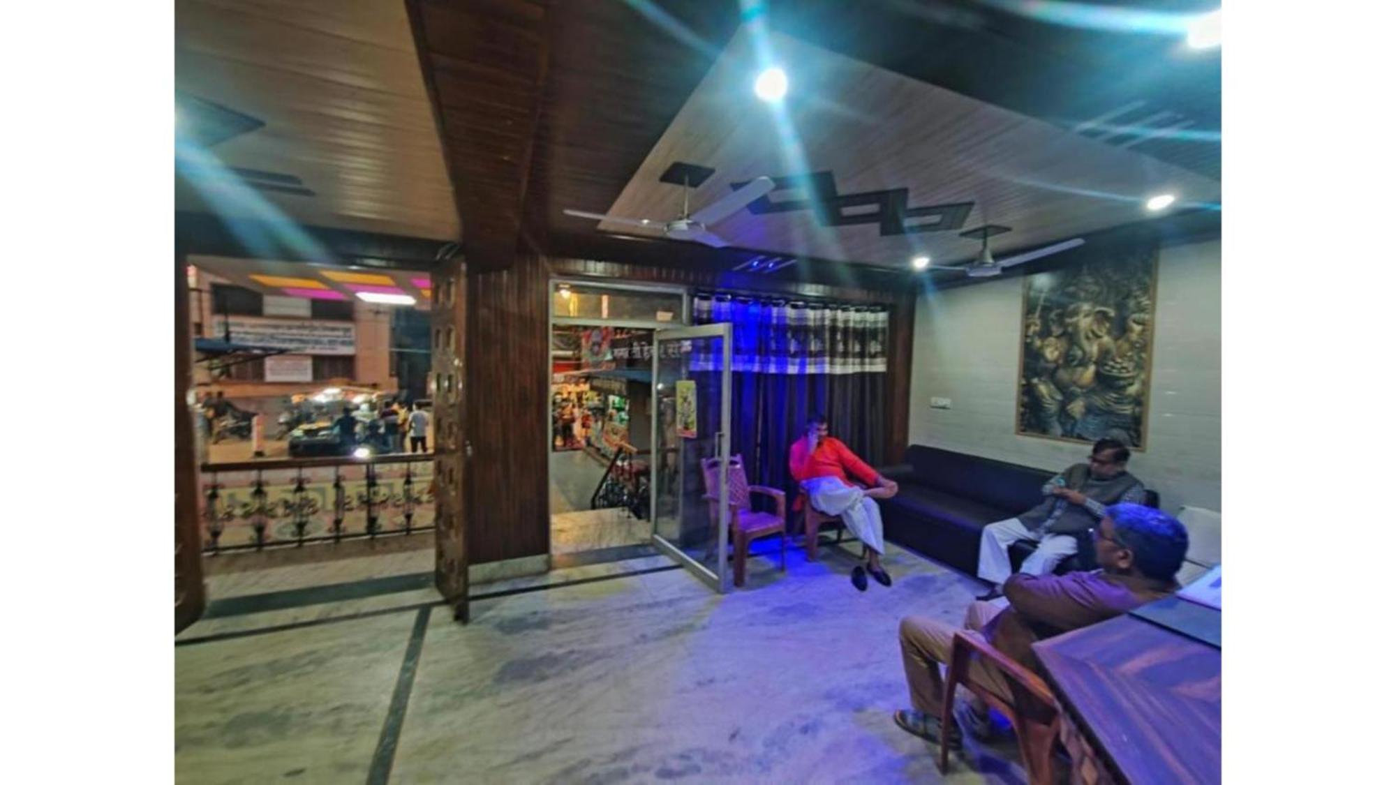 מטורה Subhadra Guest House מראה חיצוני תמונה