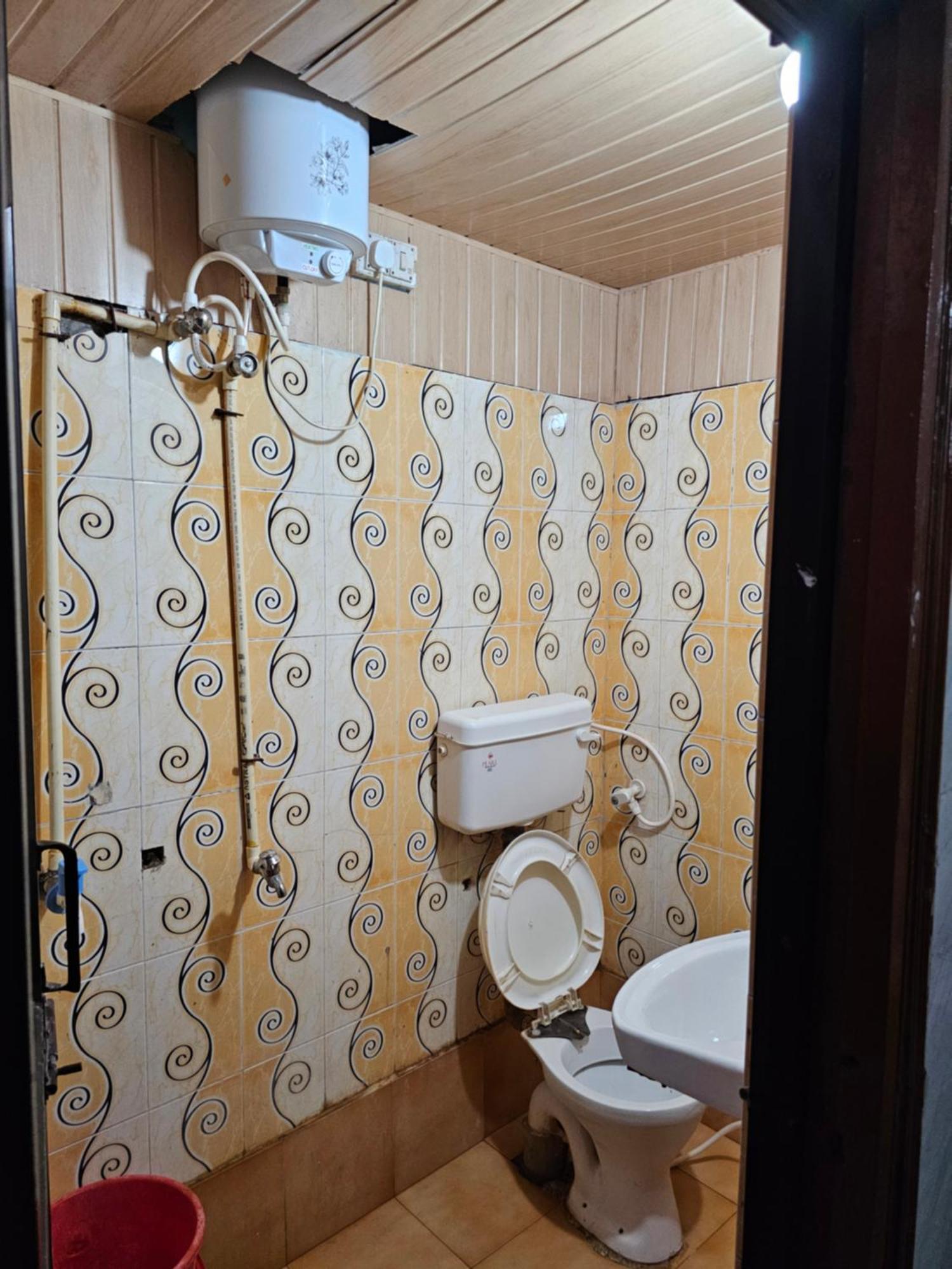 מטורה Subhadra Guest House חדר תמונה