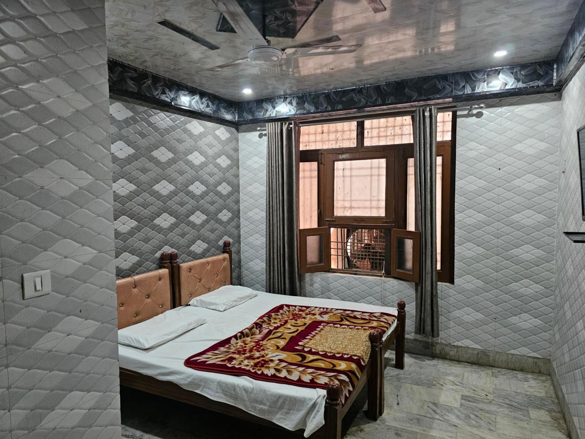 מטורה Subhadra Guest House חדר תמונה