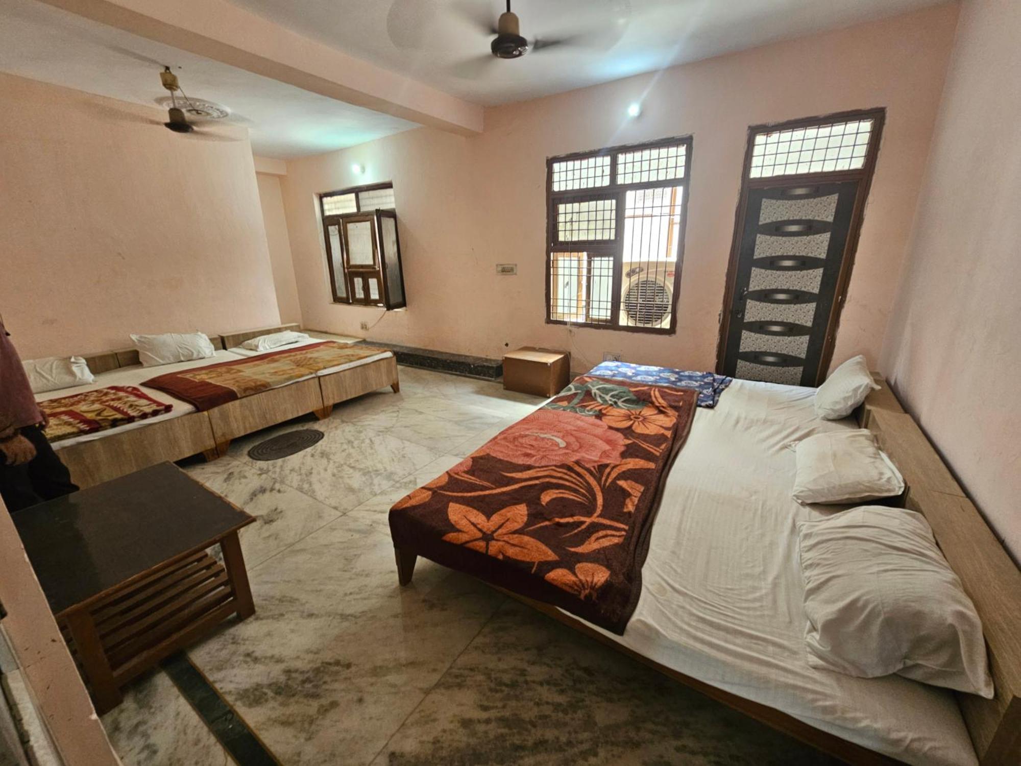 מטורה Subhadra Guest House חדר תמונה